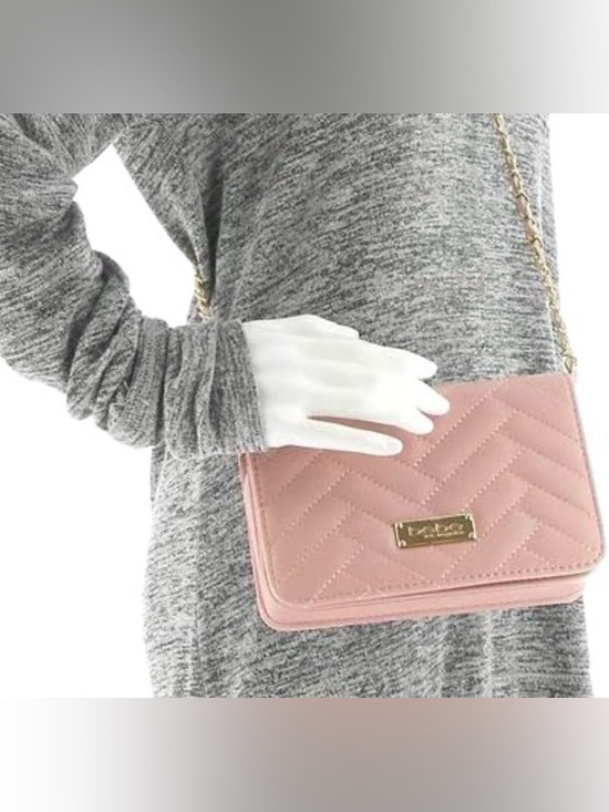 bebe Handbags - EUC [bebe] Sophia Small Crossbody Bag in Baby Pink w/ Gold/Pink Chain